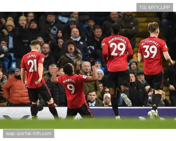 通讯：一名现场记者眼中的“曼市德比”，从赛前氛围到终场哨响