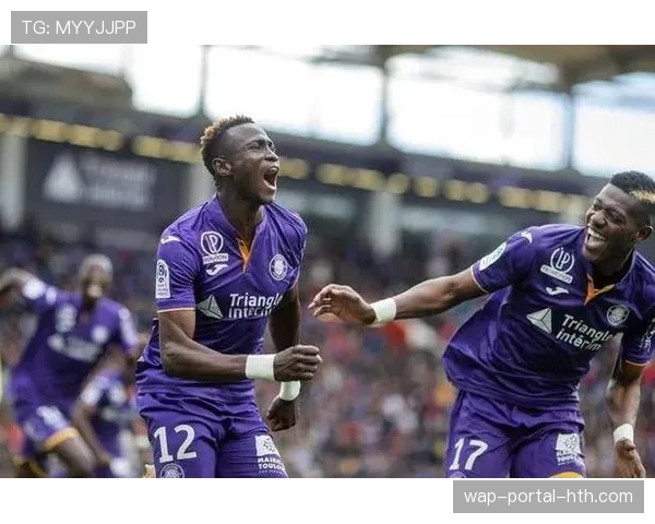 巴黎圣日耳曼传控攻坚对阵图卢兹铁血防守的战术对决